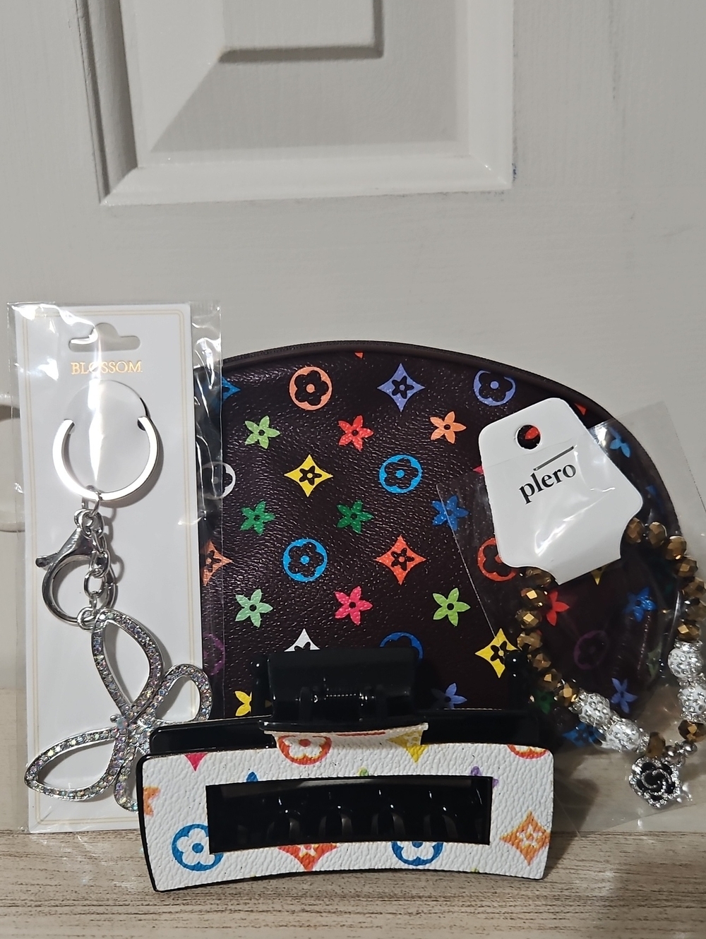 Multicolor Logo Pattern Women's Cosmetic Pouch & Accessories Set - Unbranded